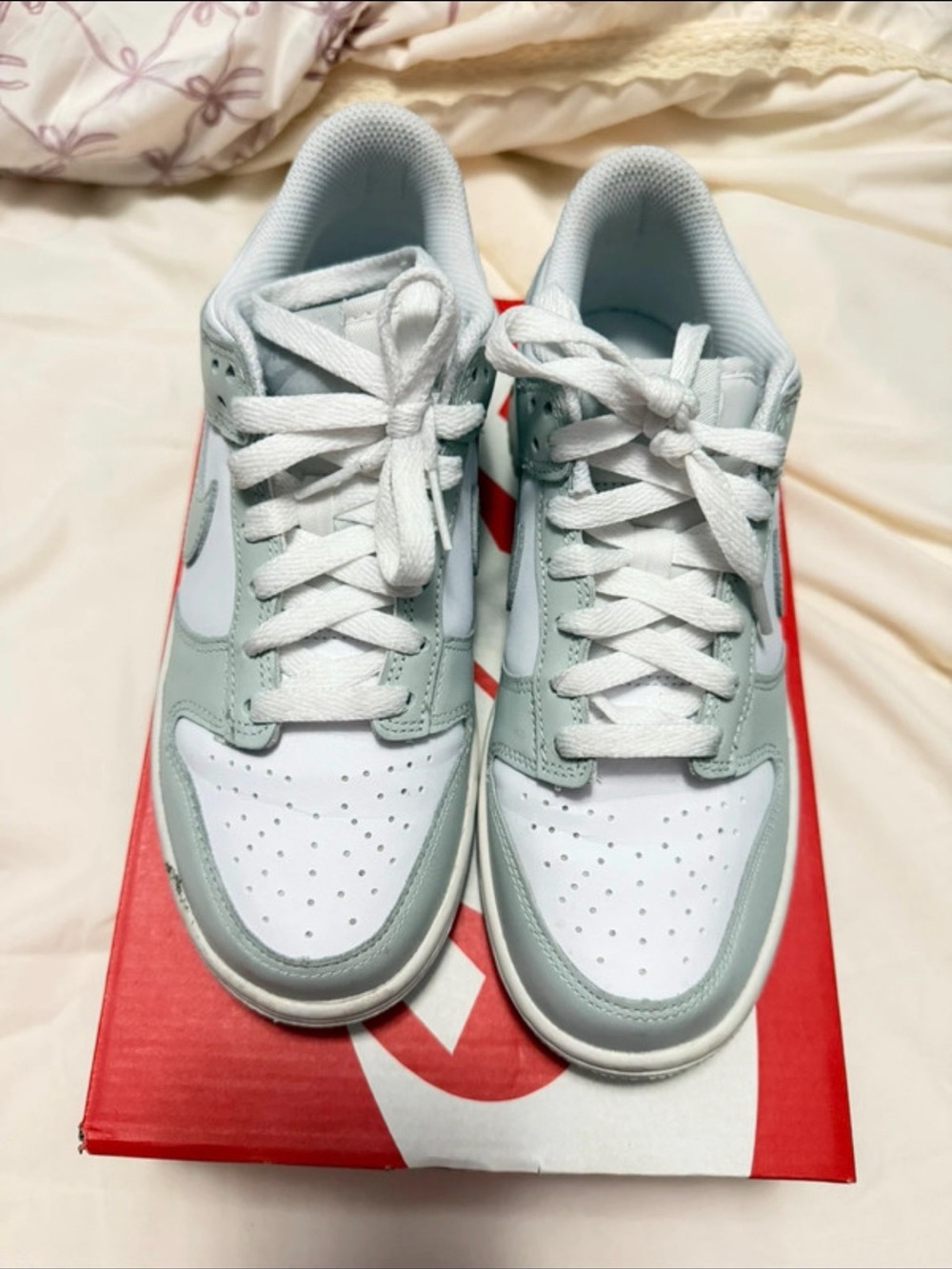 Nike Kids Low-Top Sneakers in White and Light Gray